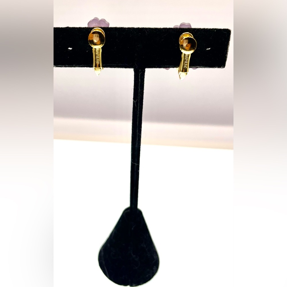 Vintage Signed Napier GoldTone Spring Back ClipOn Earrings Purple Lucite Flowers - Picture 10 of 11